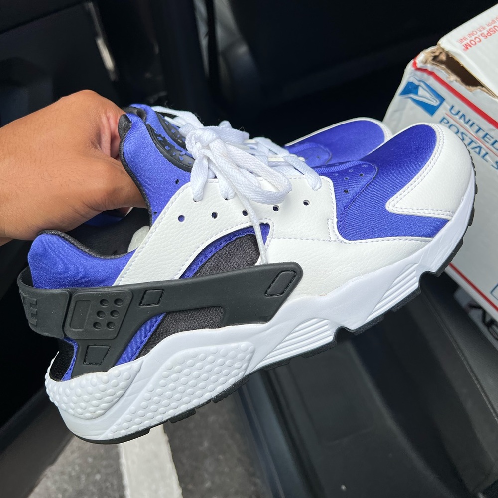 Nike Huarache Brand New Size 9